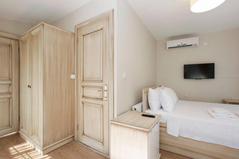 Single Room with Terrace image 4