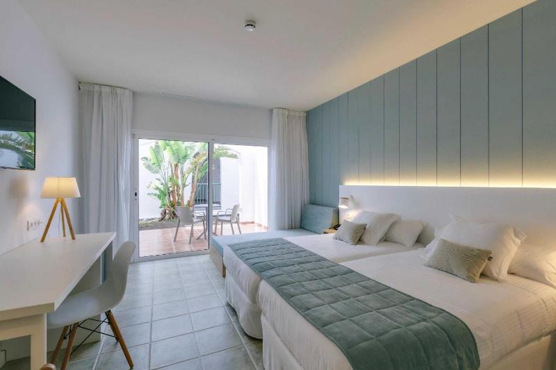 Standard Double Room image 3