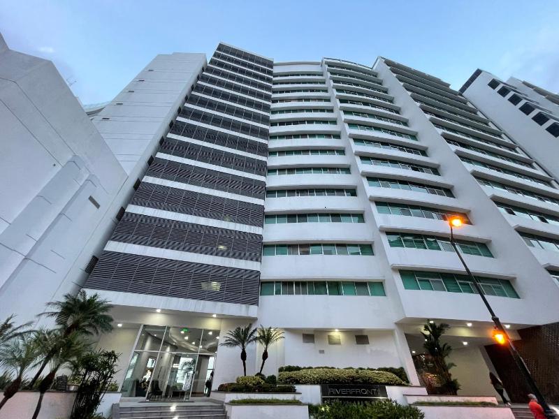 Gallery Suite en Riverfront Puerto Santa Ana - image 8