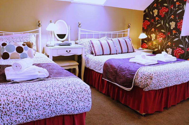 Triple Room with Shower image 3