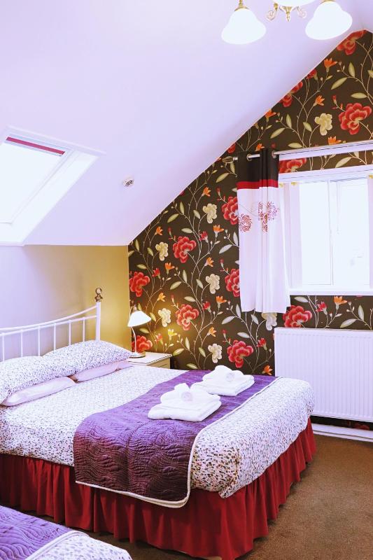 Triple Room with Shower image 2