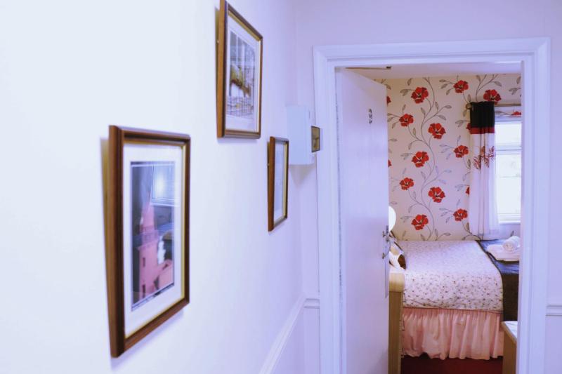 Double Room with Private Bathroom image 4