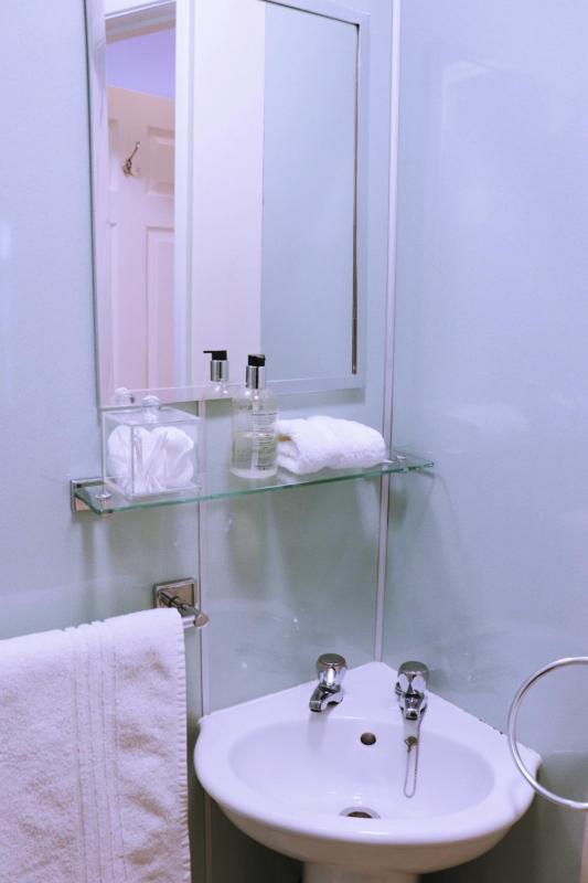 Double Room with Private Bathroom image 3