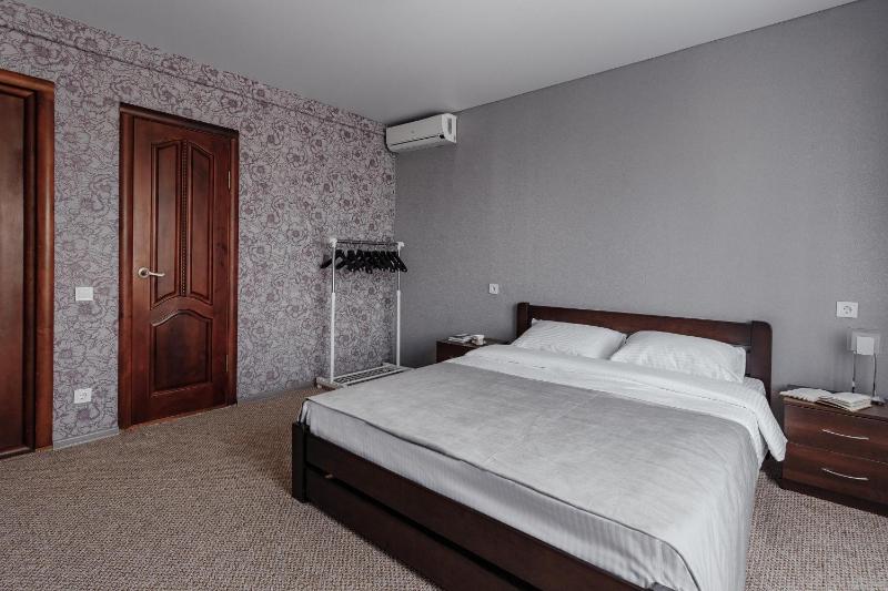 Large Double Room image 2