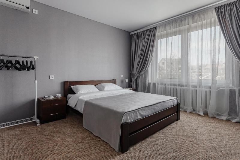 Large Double Room image 4