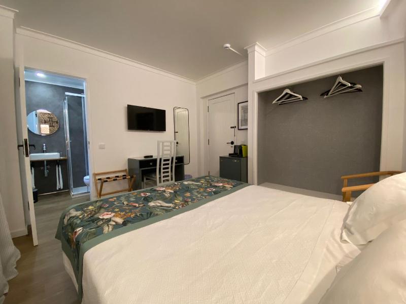 Superior Double Room image 3