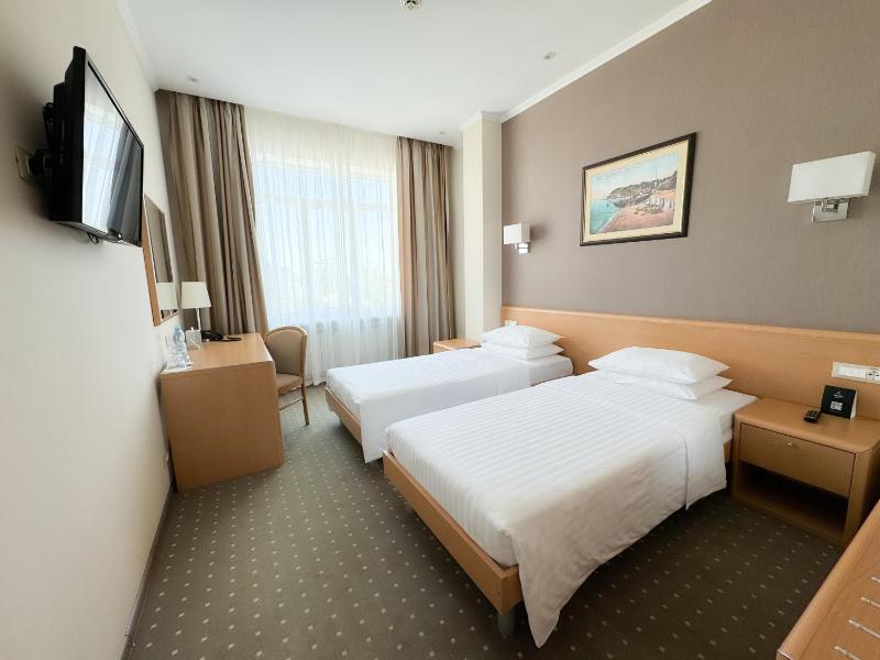Standard Double or Twin Room image 3
