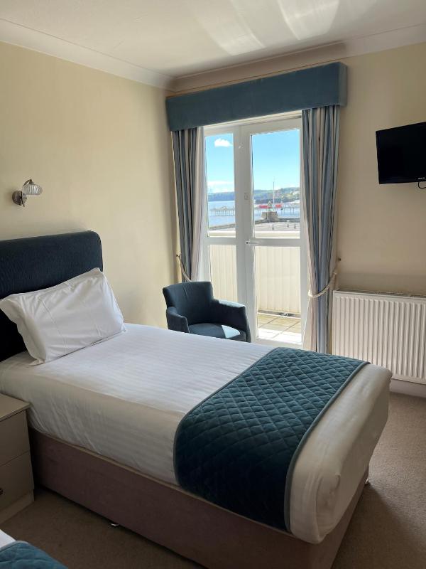 Twin Room with Sea View image 2