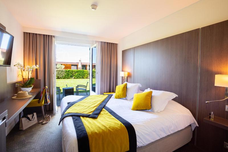 Standard Double/Twin Room image 1