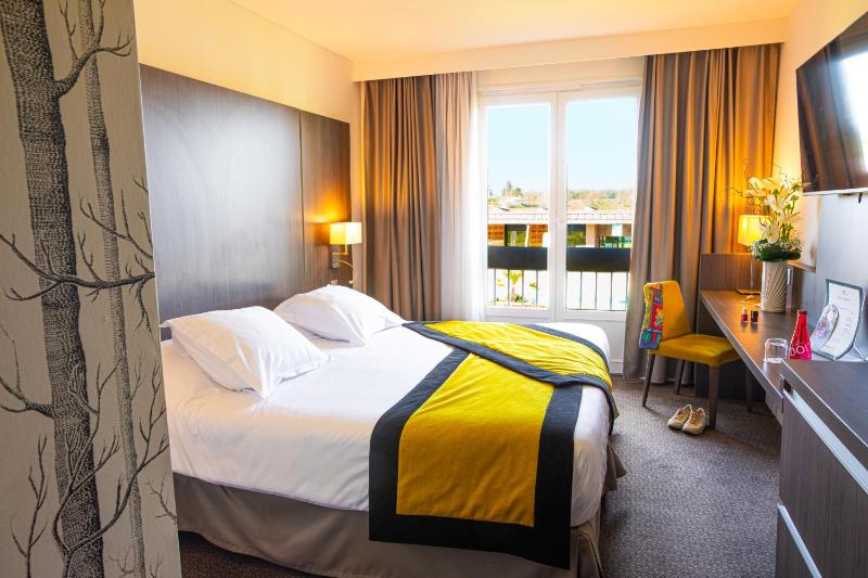 Standard Double/Twin Room image 4