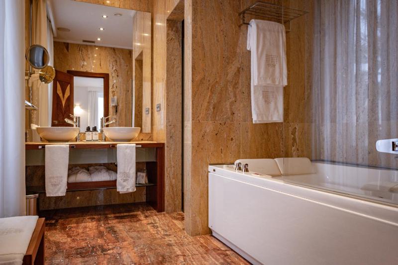 Superior Double or Twin Room image 3