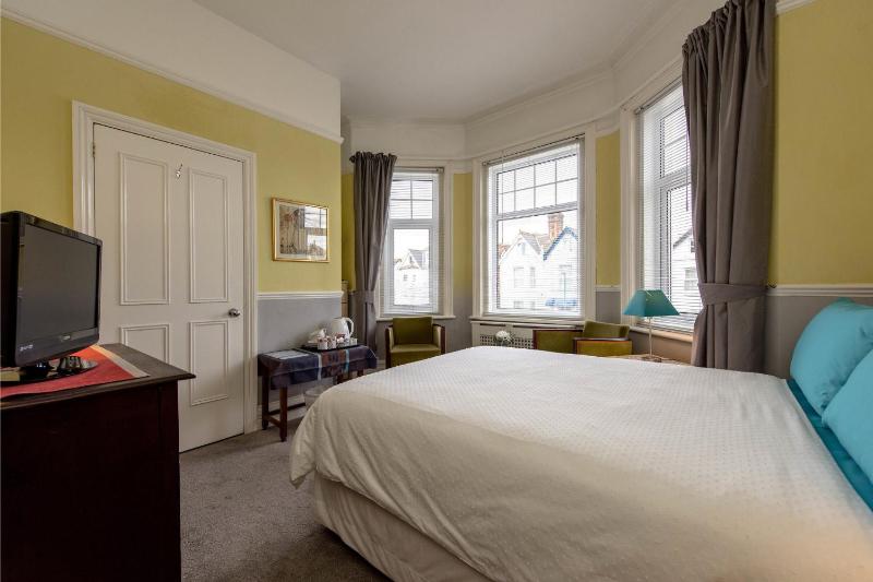 Double Room image 4