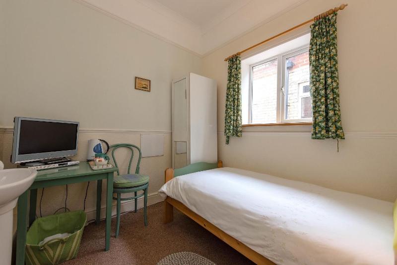 Single Room with Shared Shower and Toilet image 3