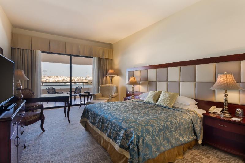 Deluxe Double or Twin Room with Partial Sea View image 3