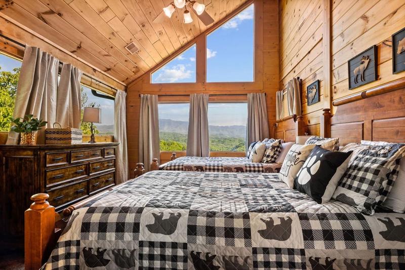 Beauty and the Bear Cabin with Private Hot Tub - image 34
