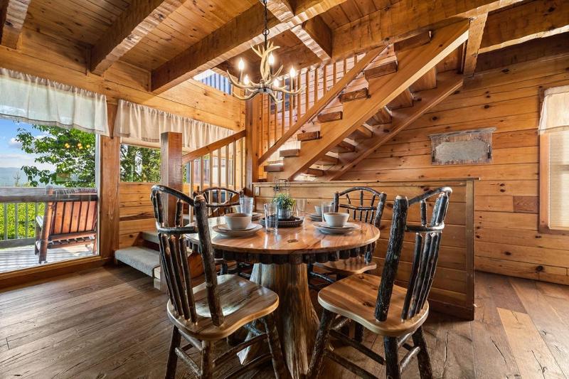 Beauty and the Bear Cabin with Private Hot Tub - image 47