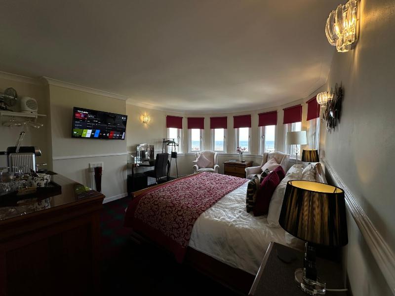 Superior Double Room with Sea View image 4