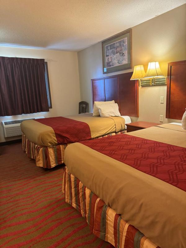Queen Room image 1