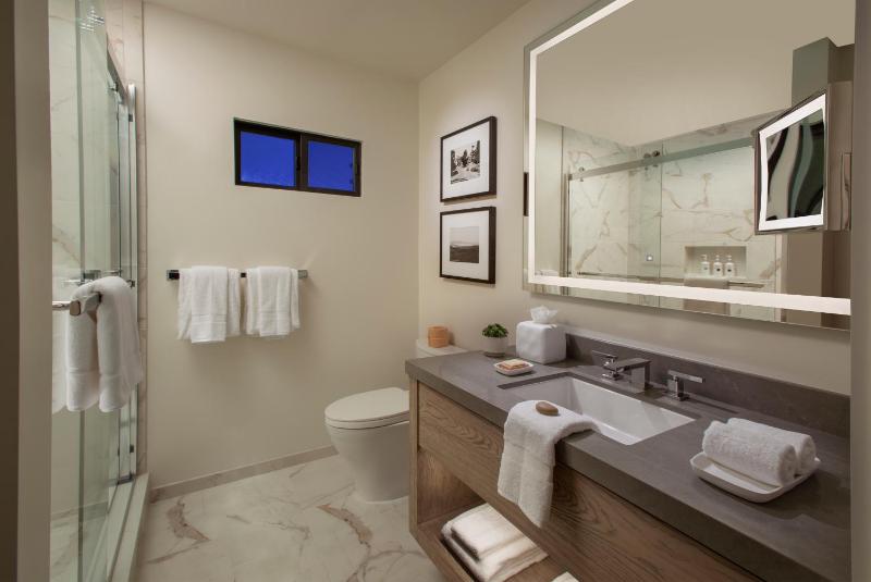 King Room with Balcony image 2