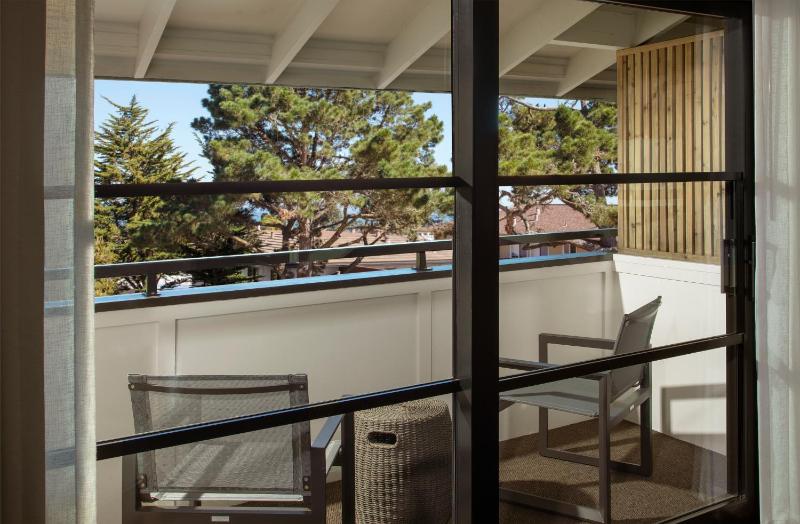 King Room with Balcony image 3