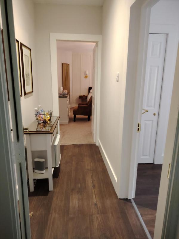 Linroy Guest House - image 12