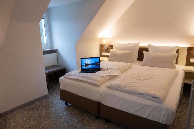 Comfort Double Room with Lake View image 2