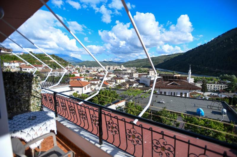 Deluxe Double or Twin Room with Balcony image 4