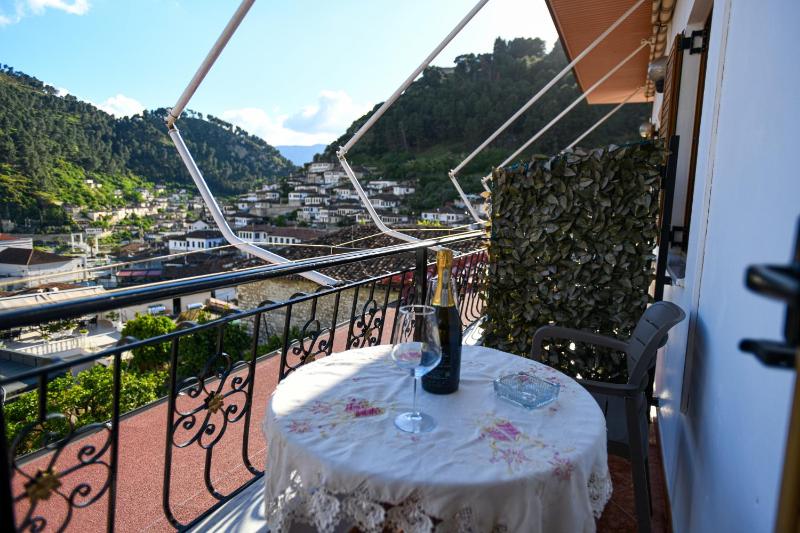 Deluxe Double or Twin Room with Balcony image 2