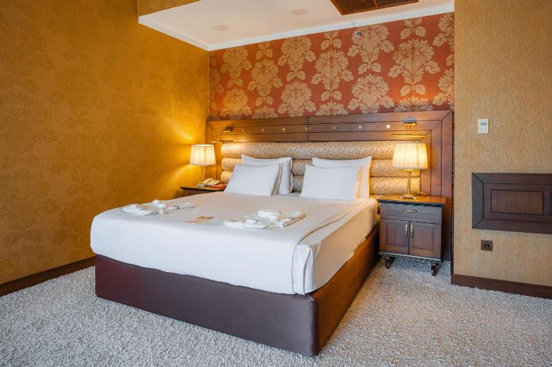 King Suite Sea View image 3