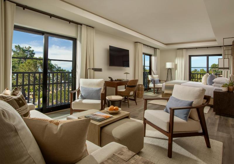 Suite with Sea View image 3