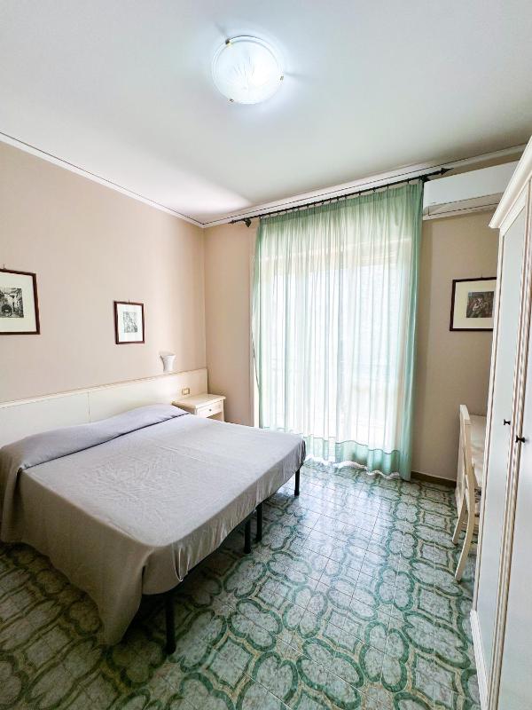 Double or Twin Room image 4