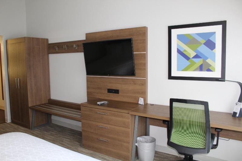 Suite with Two Queen Beds image 2