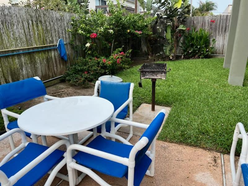 2 Bed 2 Bath 1st Floor Condo By Beach w Pool - image 25