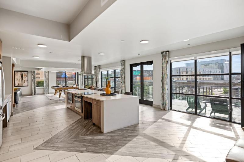 Placemakr Downtown Austin - image 10