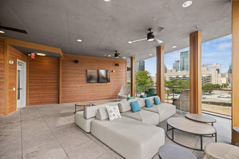 Placemakr Downtown Austin - image 17