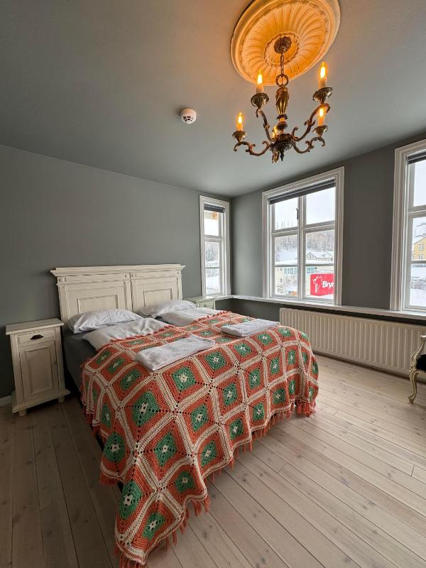 Apartment with Mountain View image 4