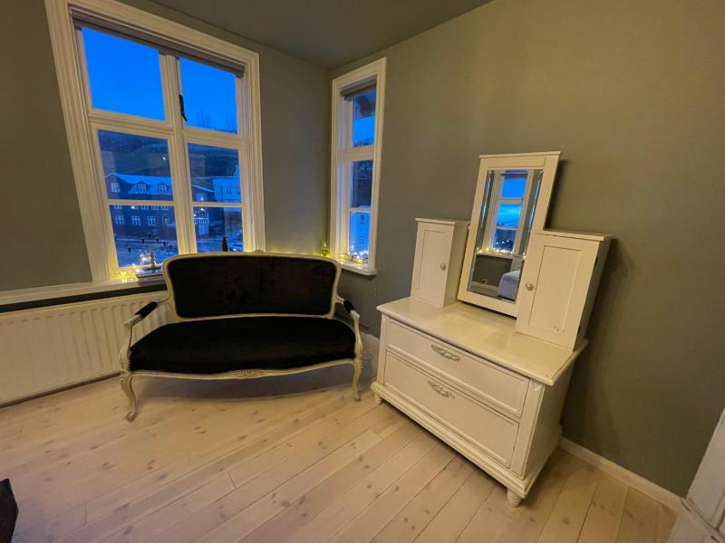 Apartment with Mountain View image 3