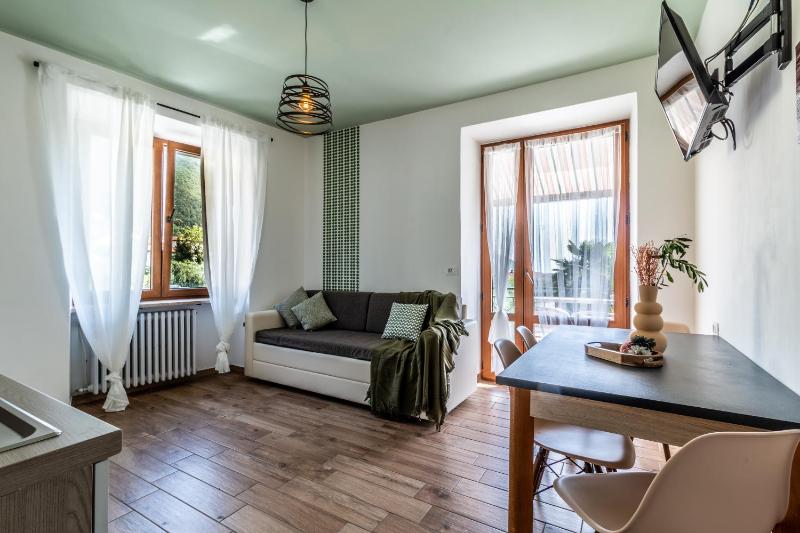 One-Bedroom Apartment image 3