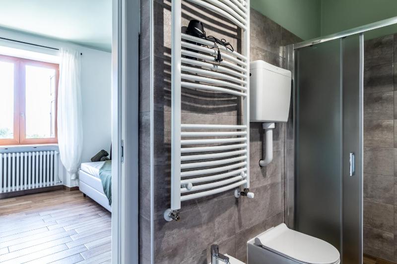 One-Bedroom Apartment image 4