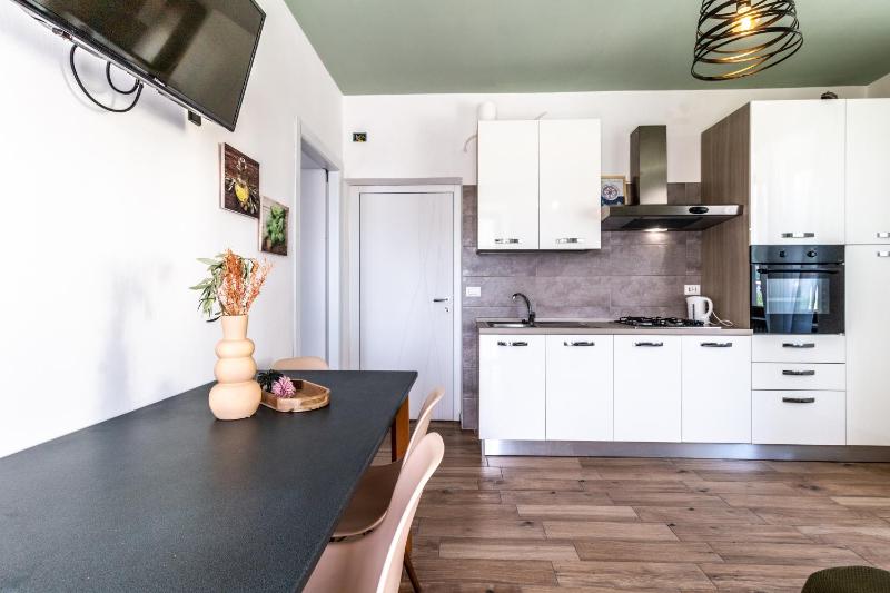 One-Bedroom Apartment image 1