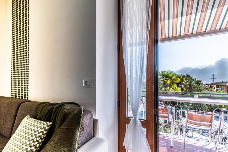 One-Bedroom Apartment image 2