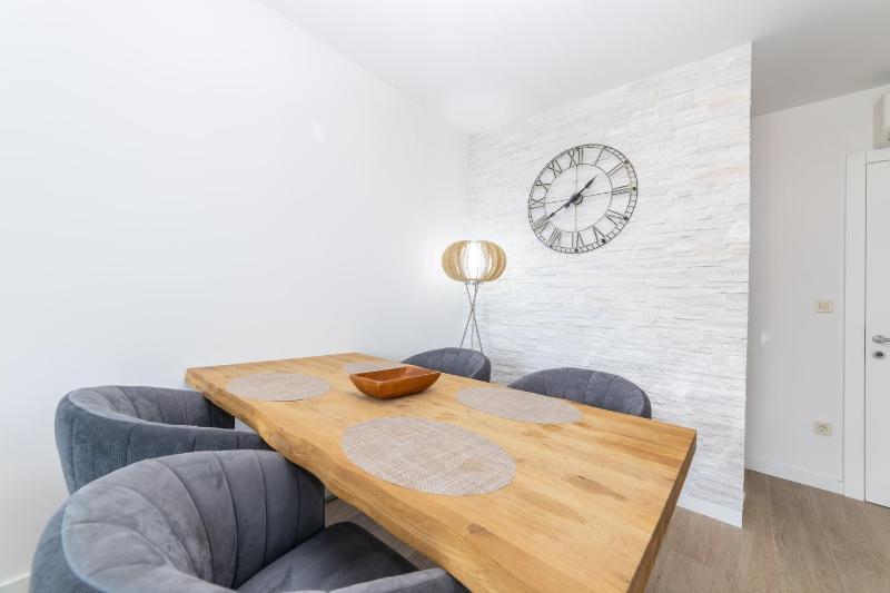 Luxury Apartments Sunny Side - image 7
