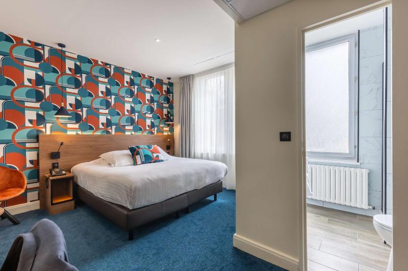 Deluxe King Room - Non-Smoking image 4