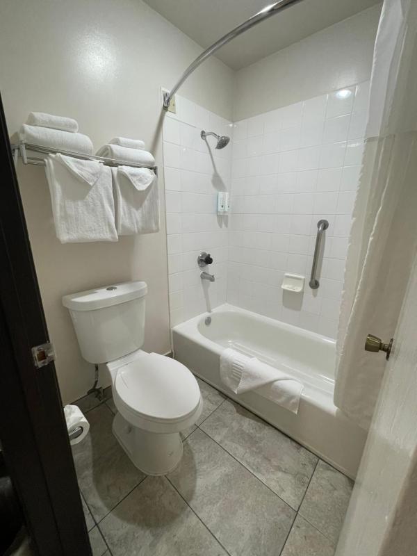 Standard Room, 2 Double Beds, Non Smoking image 2