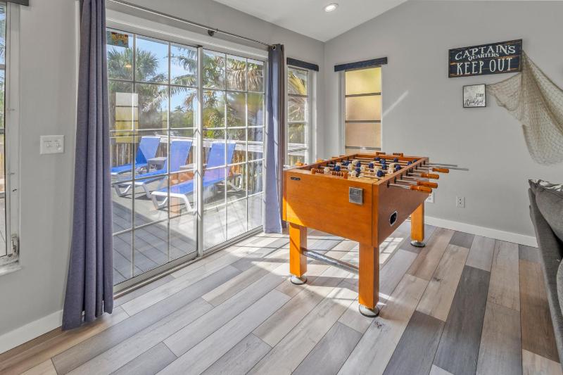 Anna Maria Oasis - image 41