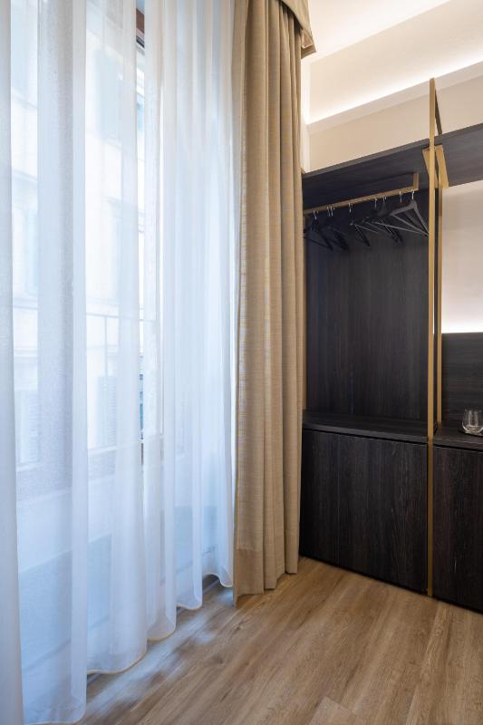 Basic Double or Twin Room image 4