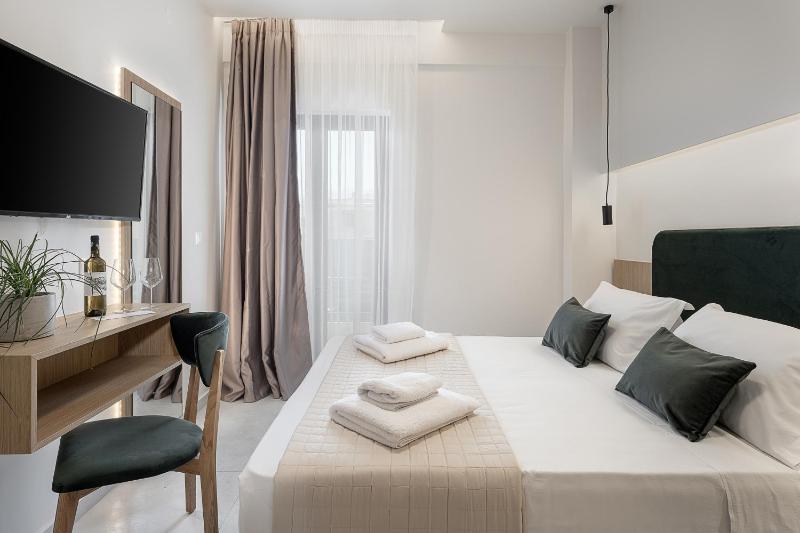 Miss Marrone City Hotel - image 41