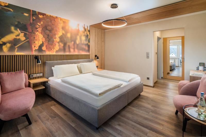 Deluxe Double Room with Balcony image 2