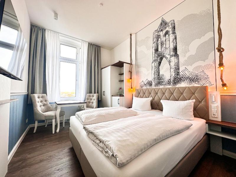 Deluxe Double Room image 1