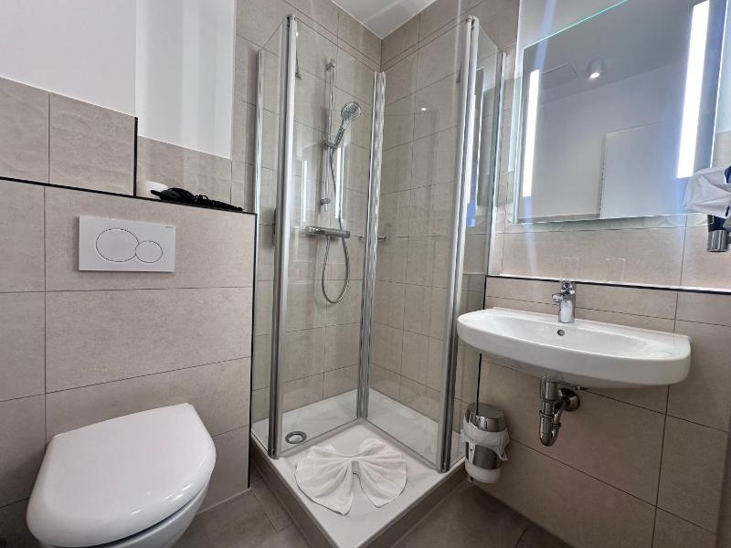 Deluxe Double Room image 4